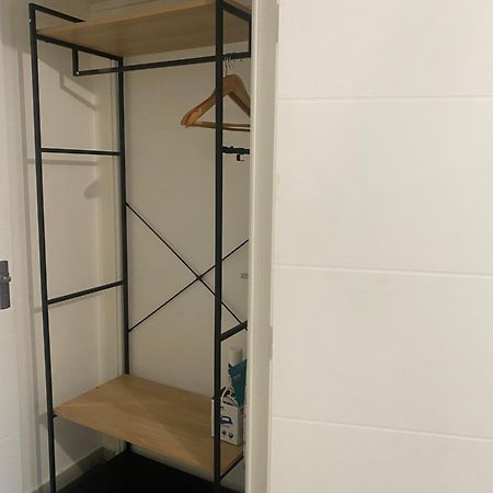 Chambre Privee Sdb Kitchenette Proche De Paris Сент-Уан Экстерьер фото