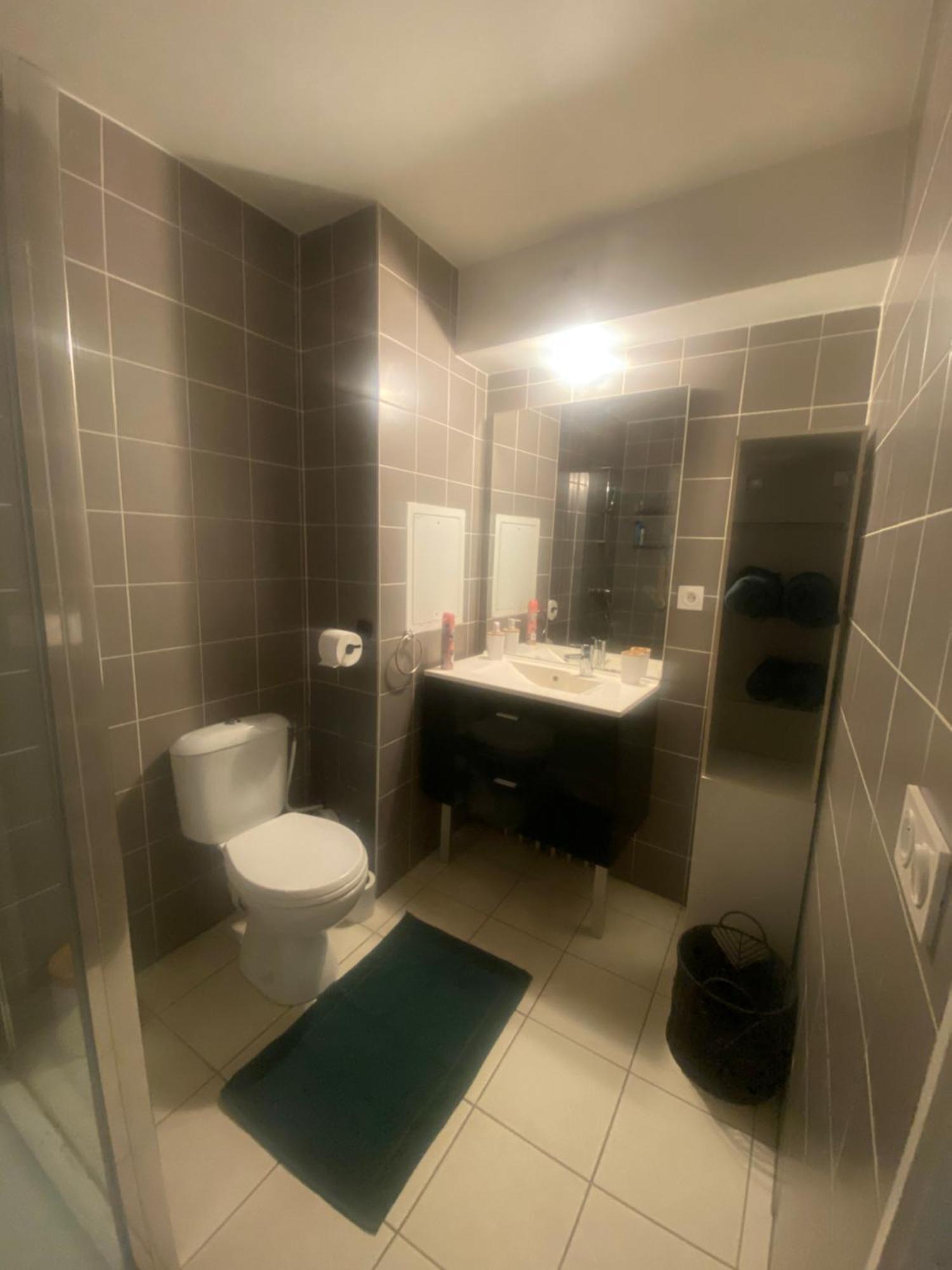 Chambre Privee Sdb Kitchenette Proche De Paris Сент-Уан Экстерьер фото