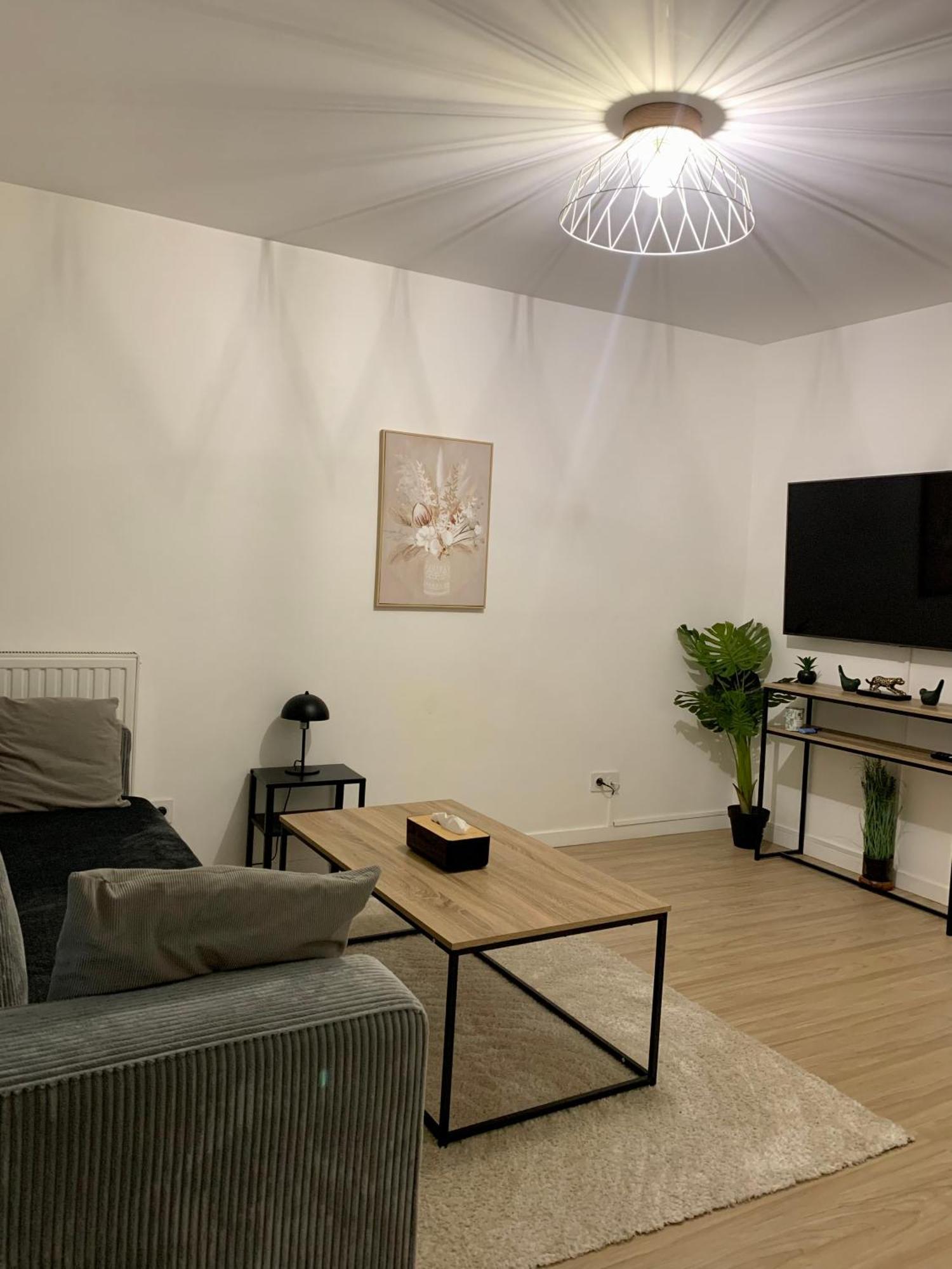 Chambre Privee Sdb Kitchenette Proche De Paris Сент-Уан Экстерьер фото